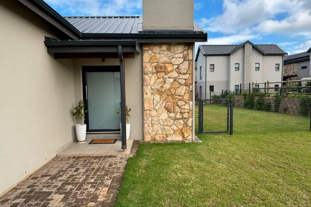 3 Bedroom Home for Long Term Rental in Hartland Lifestyle Security Estate - Photo 2