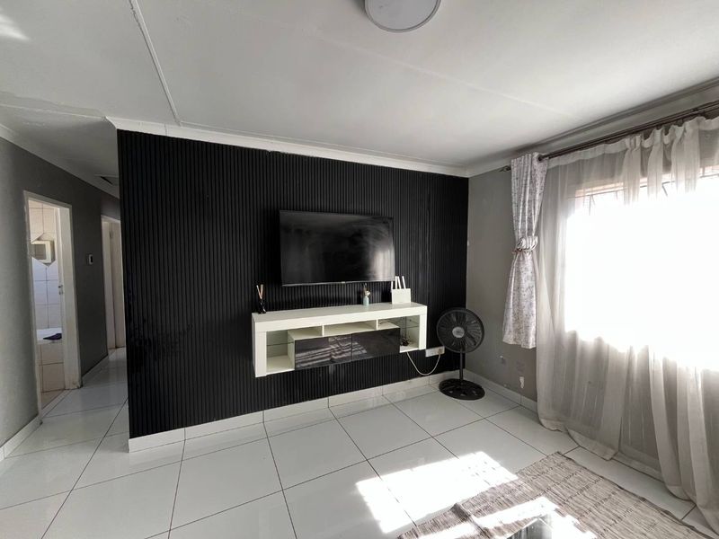 Modernized 3 Bedroom Home with Spacious Yard in Villa Liza - Photo 4