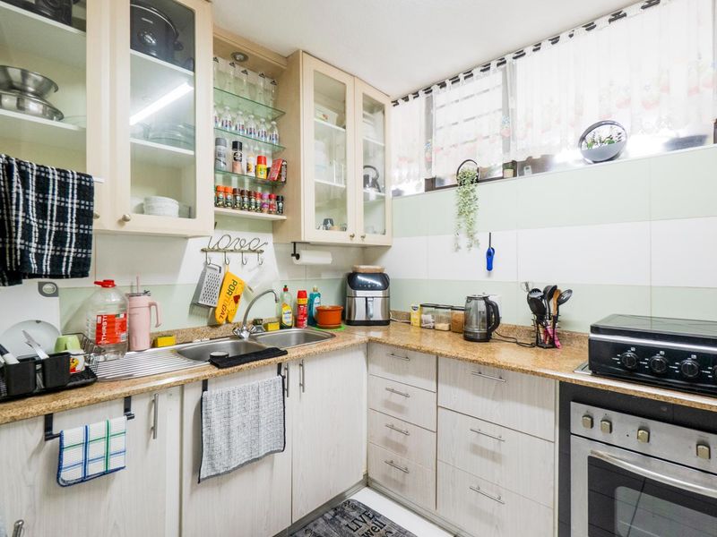 Spacious home - Photo 9