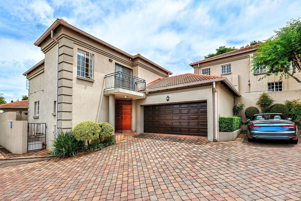 Timeless Elegance & Modern Luxury in an Exclusive Radcliffe Heights Enclave - Photo 5