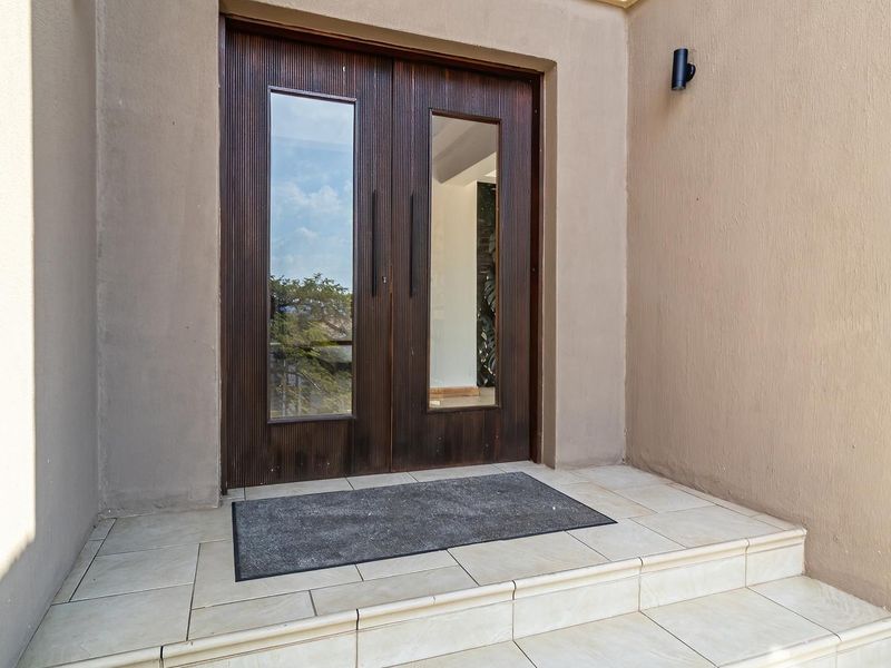 Expansive Luxury Living with Breathtaking Elevated Views - Photo 4