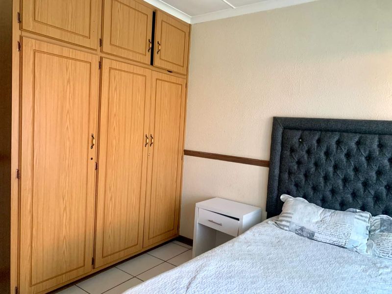 Exquisite Family Home with a Potential Flatlet in Fauna - Photo 10