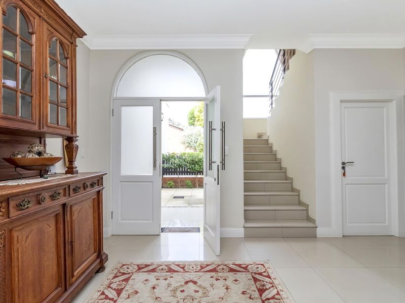 DISTINCTIVELY UNIQUE & CLASSICAL - Photo 8