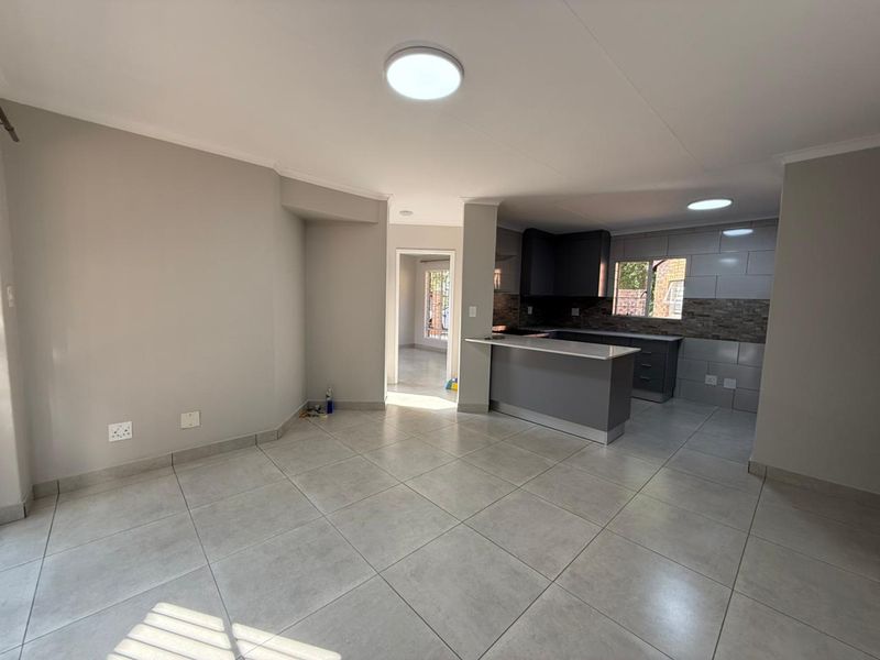 Brand New Renovated Duet in Quiet Location - Photo 3