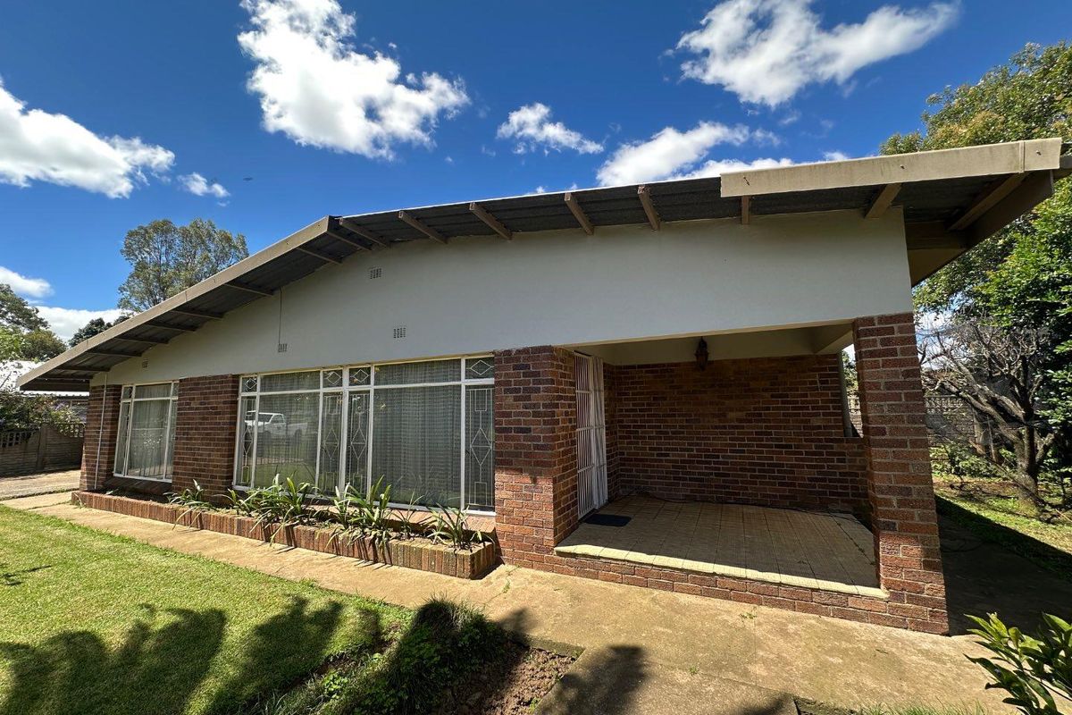 Cozy 4 Bedroom Glencoe Home for sale - Photo 2