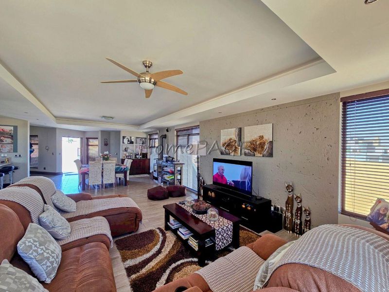 Afrodite Beach, Walvis Bay:  Upmarket 5 Bedr Multi-level home is for Sale - Photo 7