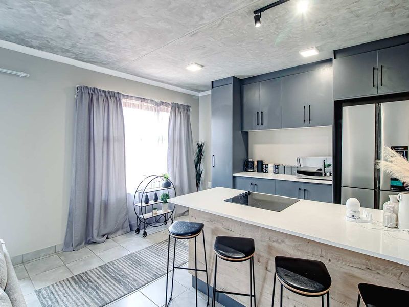 Three bedroom home in secure estate - Photo 5