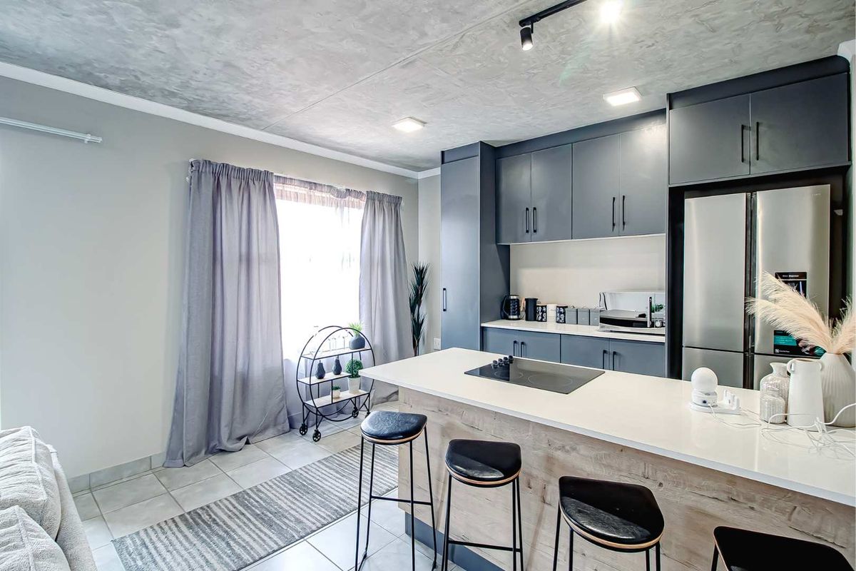 Three bedroom home in secure estate - Photo 5