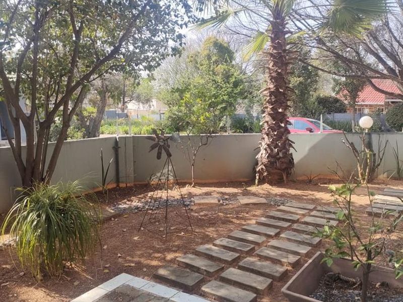 Perfectly Located Family Home - Photo 2