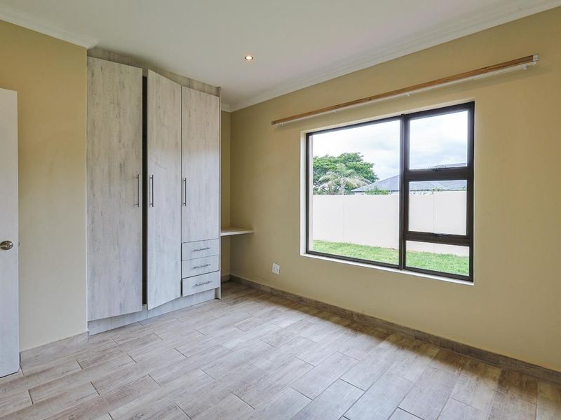 Stunning Modern 4 Bedroom, 2.5 Bathroom Home for Rent - Photo 7