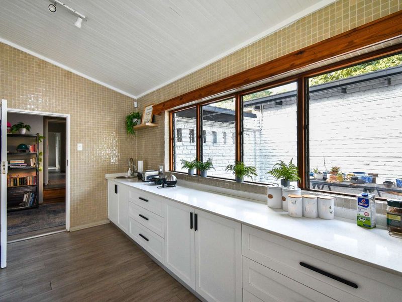 Full-Title home with loads of upgrades and plenty to offer - Murrayfield (Boomed-off security area) - Photo 9