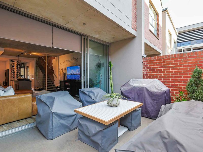 If it is Ultra-Modern you want, It is Ultra-Modern you'll get. - Photo 6