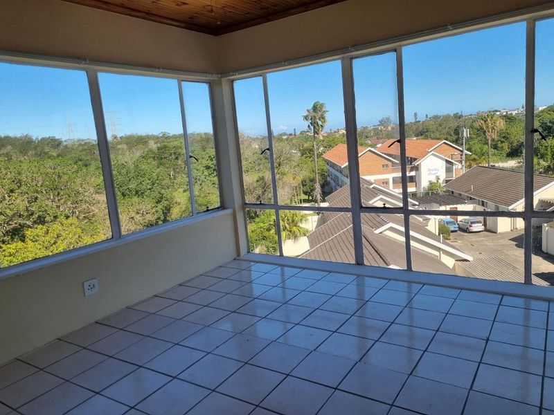 Corner Apartment  For Sale in Amalinda North. - Photo 2