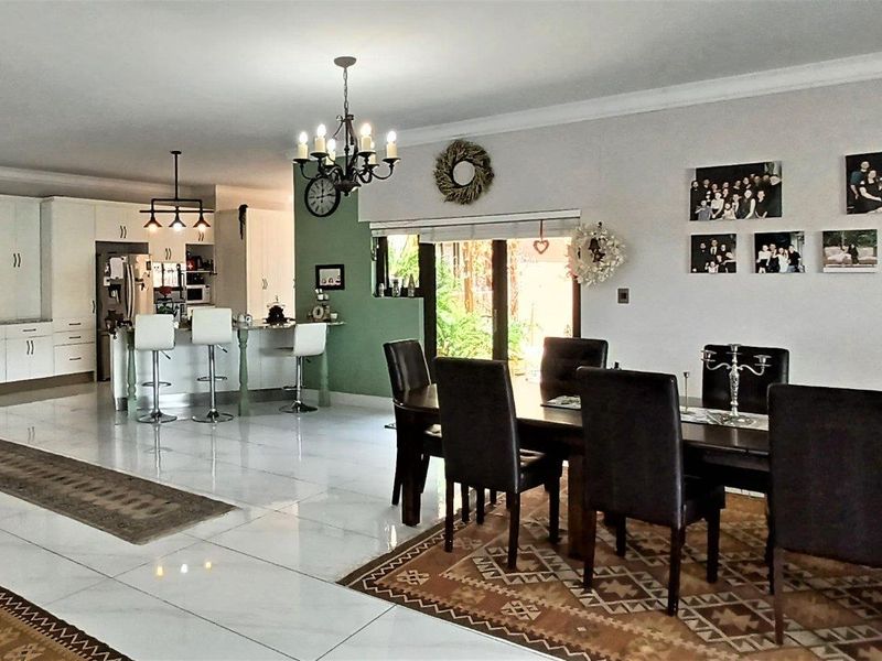 AUASBLICK - STUNNING AND SPACIOUS FAMILY HOME WITH MAGNIFICIENT VIEWS N$9million - Photo 10