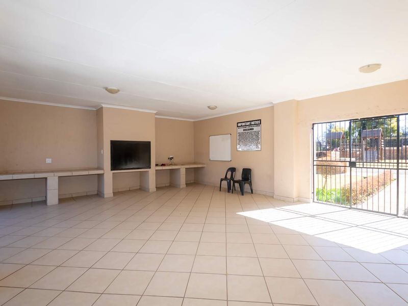 2 Bed 2 Bathroom, Family-Friendly Apartment with Clubhouse & Play Area - Photo 3