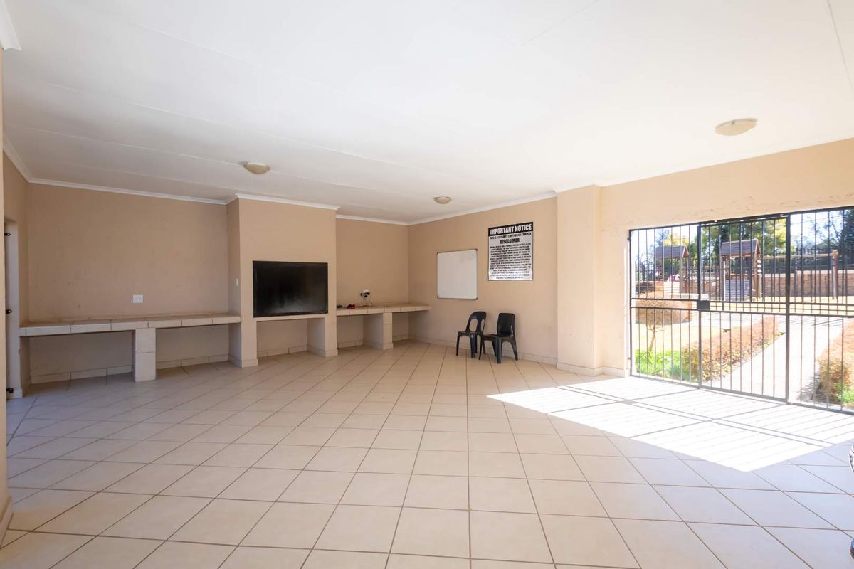 2 Bed 2 Bathroom, Family-Friendly Apartment with Clubhouse & Play Area - Photo 3