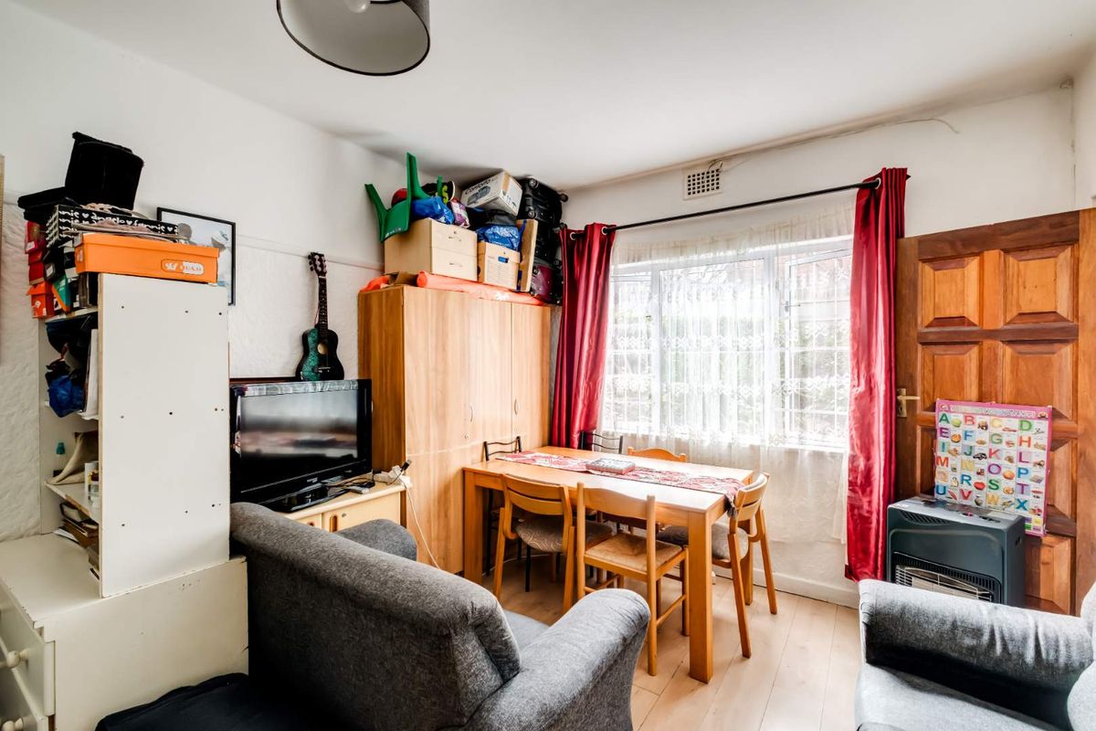Hello First Time Buyers, Young Professionals and Investors! - Photo 3
