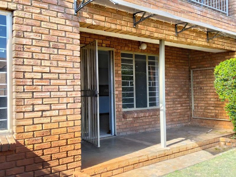 Charming 2-Bedroom Ground Floor Apartment for Sale in Wentworth Park - Photo 2