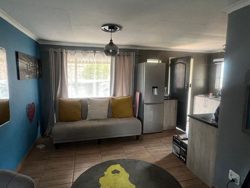 3 Bedroom house in Elandspark - Photo 6