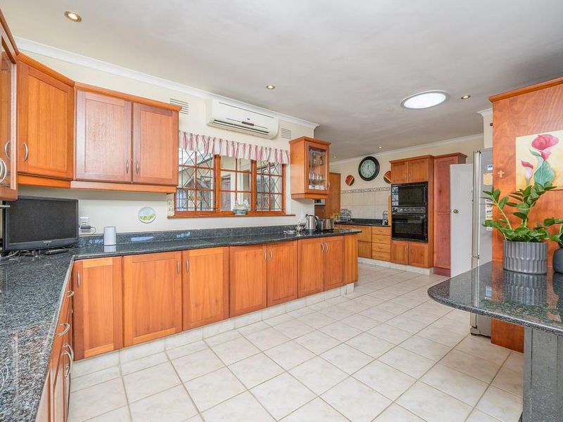 Hendra - Luxury Family Home in Prime La Lucia | Sea Views | 1,440sqm Stand | Flatlet - Photo 9