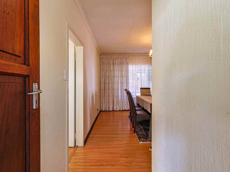 Spacious 4 Bedroom Family Home in Sought-After Garsfontein - Photo 7
