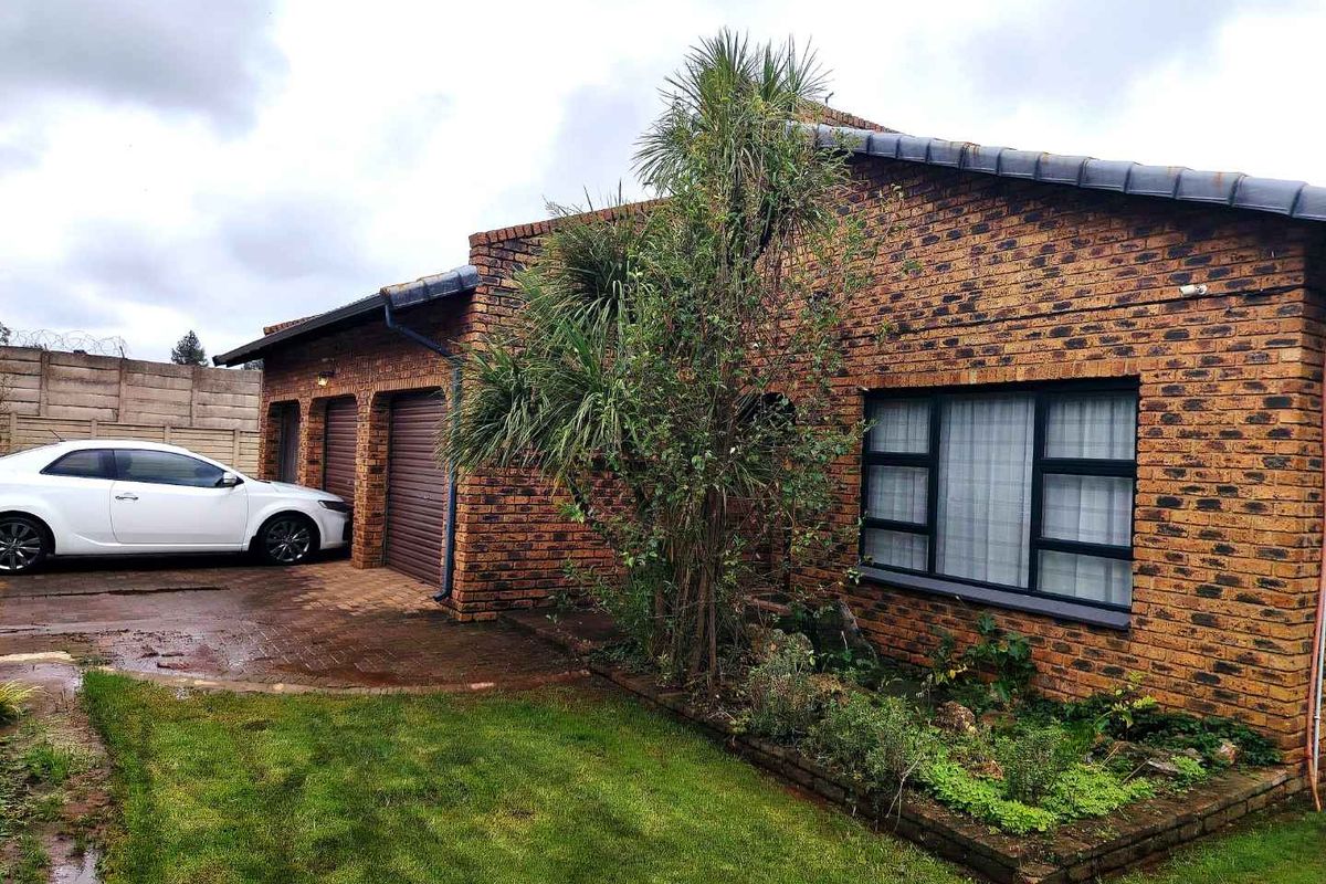 Beautiful Facebrick Family Home in Sought-After Pomona, Kempton Park - Photo 2