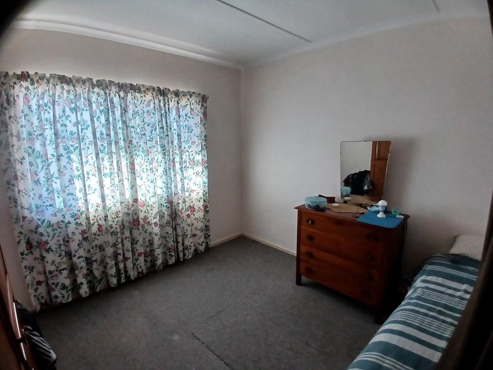 Same 1st or 2nd Bedroom; now in another direction.