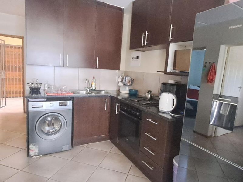 Situated in the sought-after suburb of Albertsdal - Photo 5