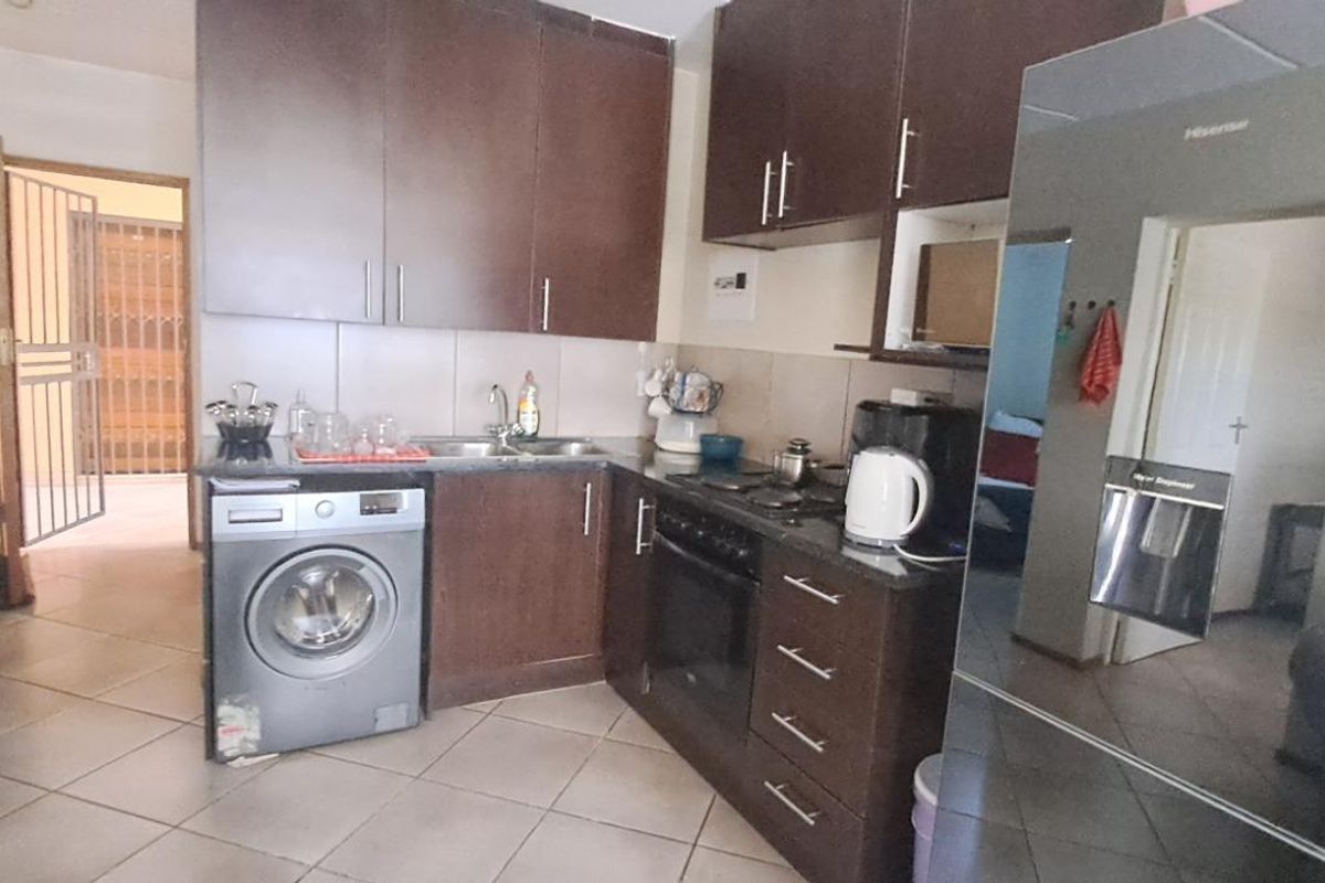 Situated in the sought-after suburb of Albertsdal - Photo 5