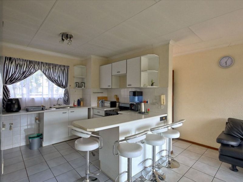 3 bedroom Apartment in Newlands - Photo 1