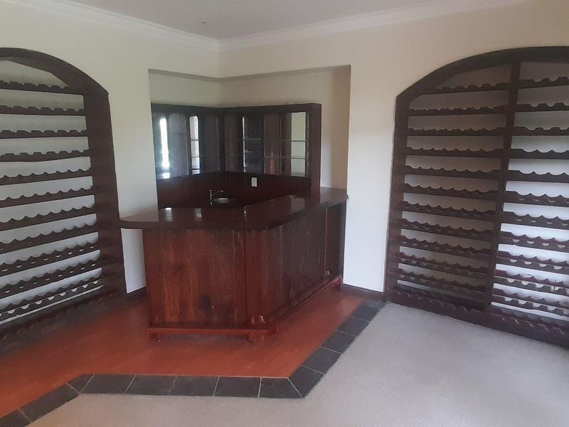 Stunning Lakeside Retreat with Modern Amenities - Photo 6