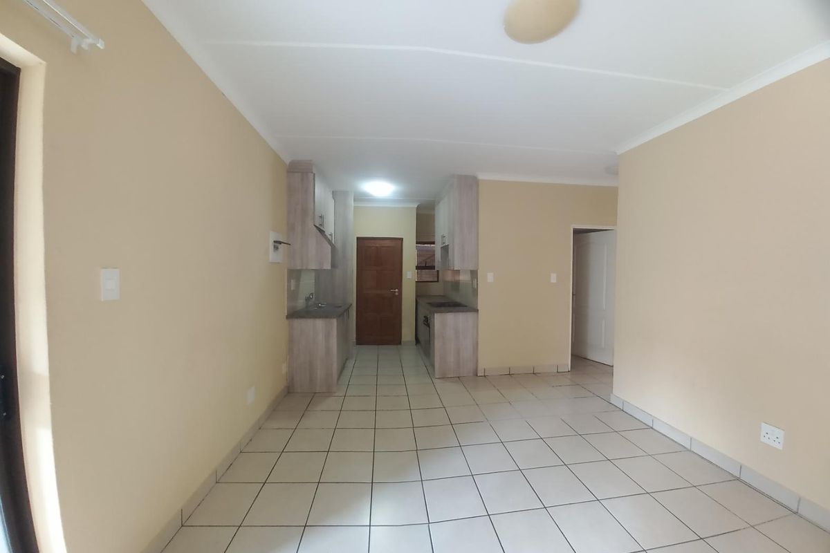 A GROUND FLOOR APARTMENT - Photo 2