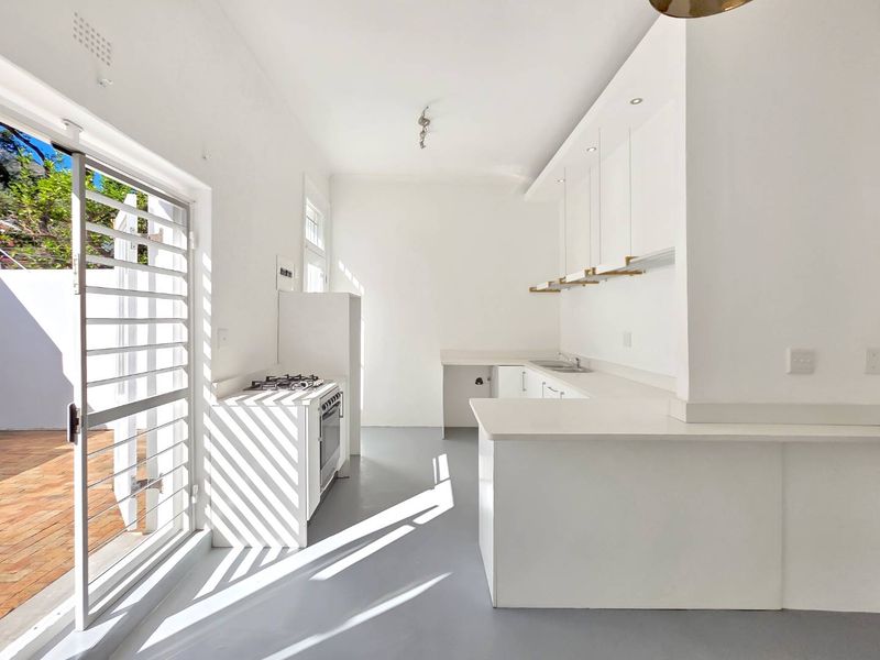 Two bedroom cottage for sale in Gardens - Photo 8