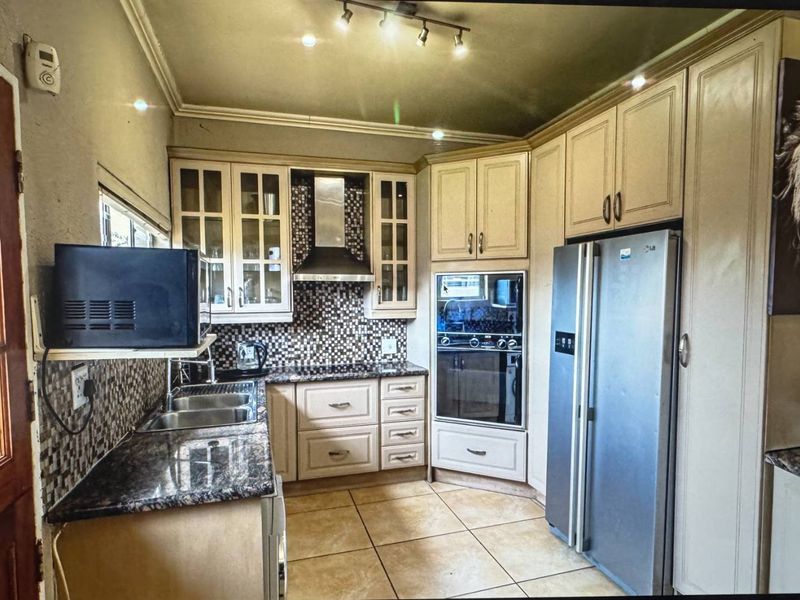 Family home for sale in Brackendowns - Photo 8