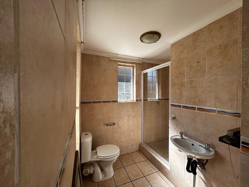 Stunning 4 bed home - Photo 3