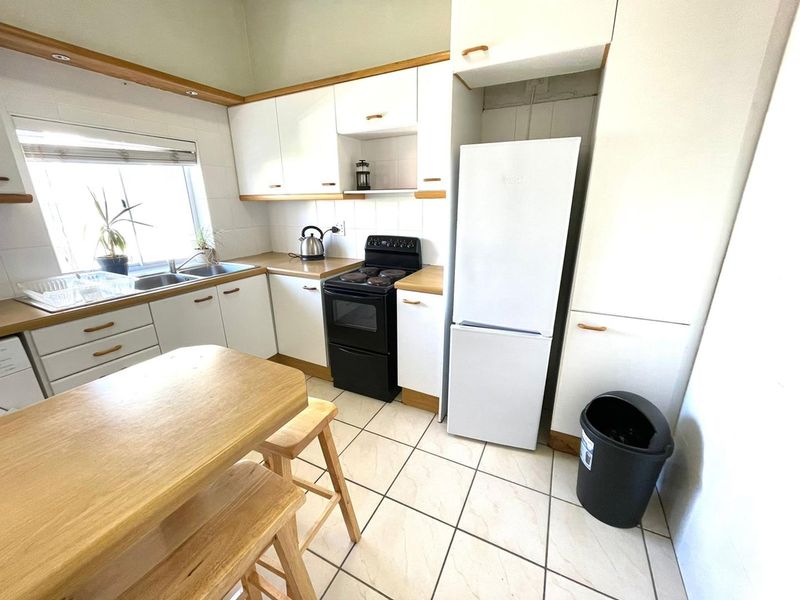 2 Bedroom Furnished - Bantry Bay - Photo 9