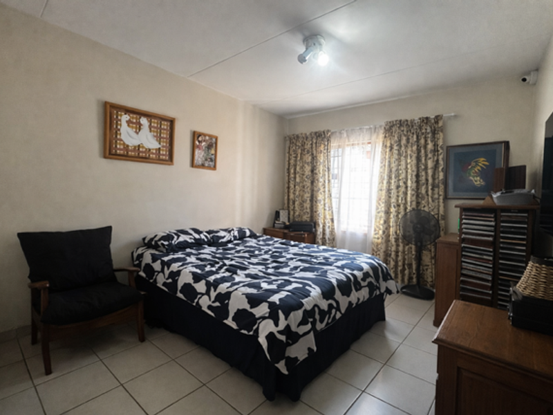 Secure & Stylish Townhouse Living in Langenhovenpark - Photo 5