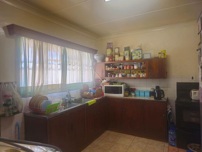 OPPORTUNITY KNOCKS:  SPACIOUS HOME WITH INCOME GENERATING FLATLET! - Photo 9