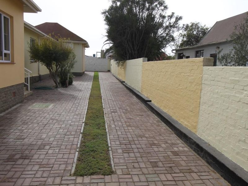 Large family Home for Sale in Central Swakopmund - Photo 9