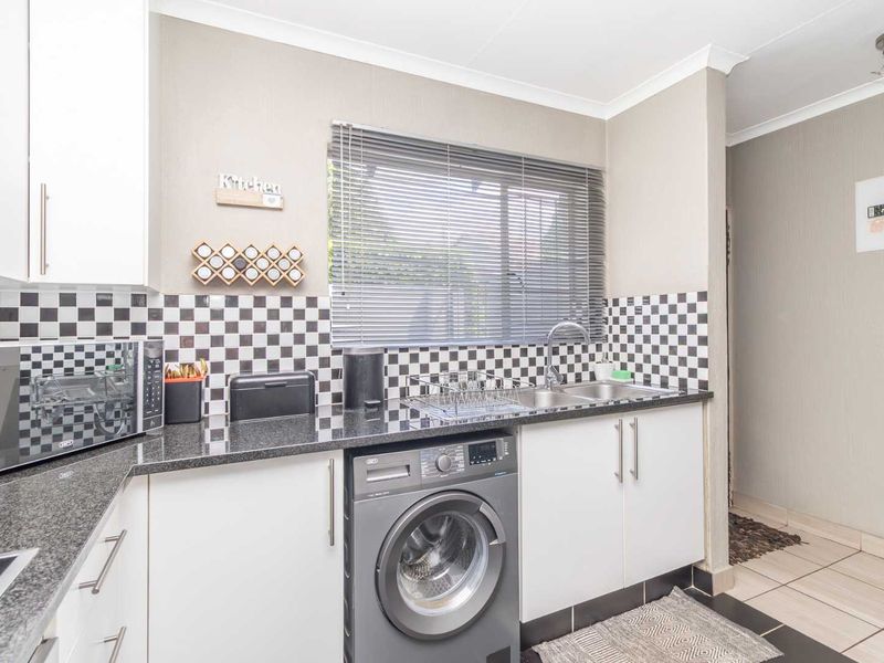 Modern 2-Bedroom Townhouse in Secure Appletree Lane, Northwold – Move-In Ready - Photo 10