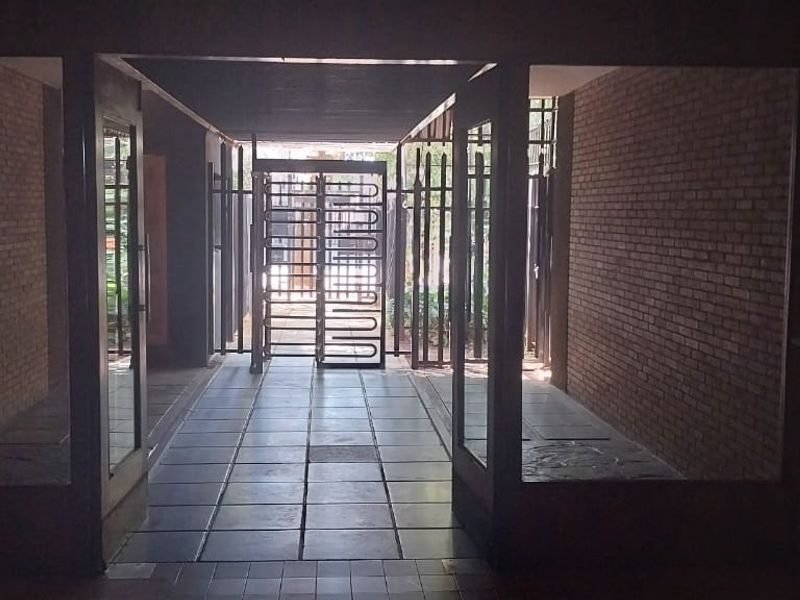 2,5 Bedroom Apartment For Sale - Photo 3