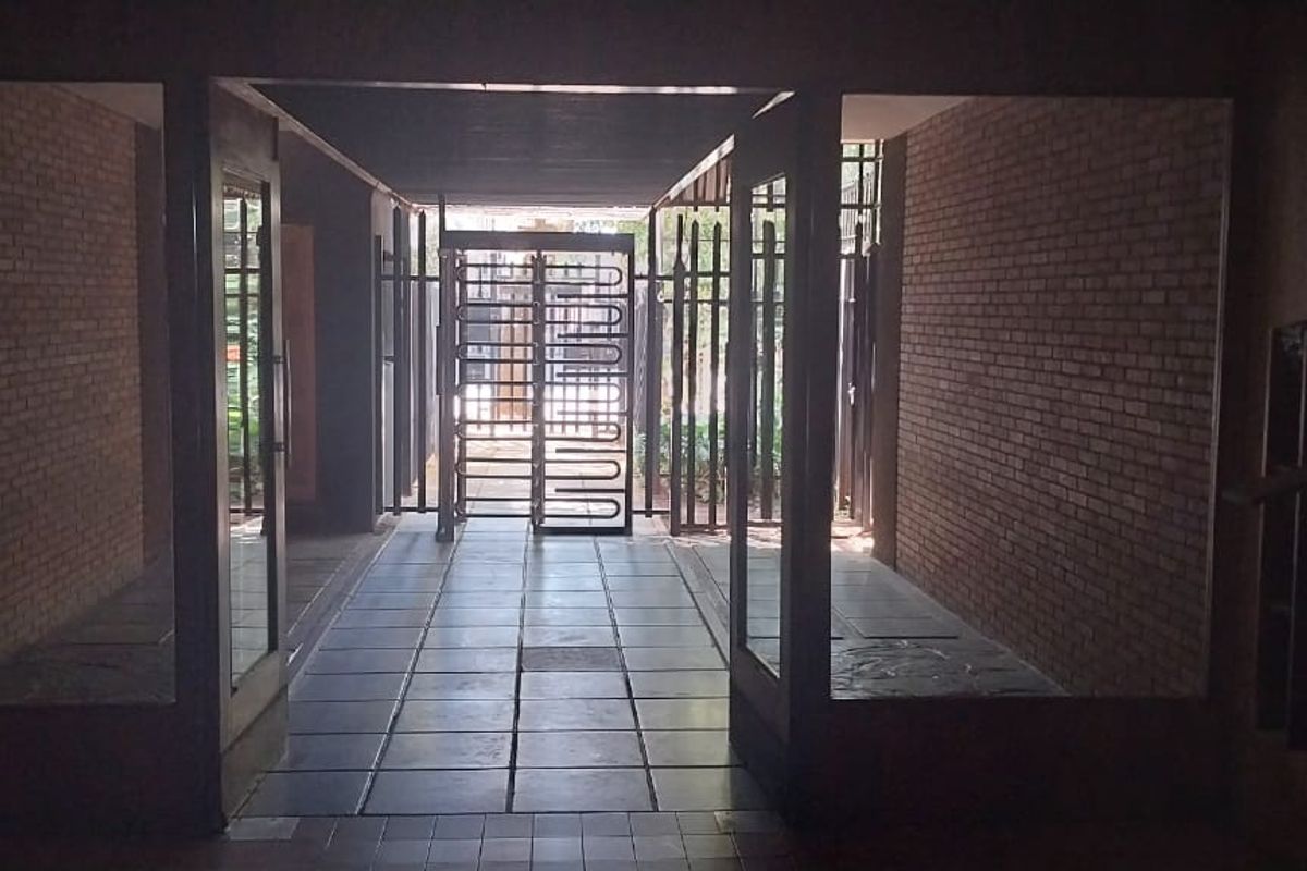 2,5 Bedroom Apartment For Sale - Photo 3