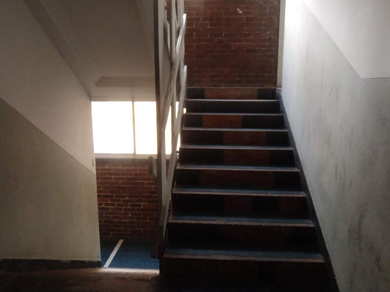 Charming 1.5 Bedroom Apartment with Modern Amenities and Convenient Location - Photo 9