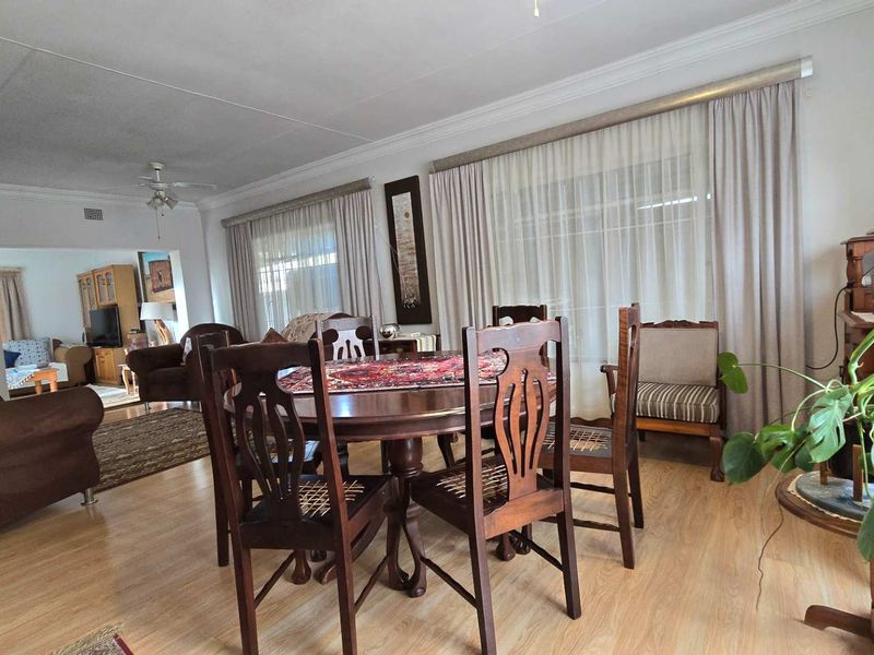 Perfect Family Haven with bonus Flatlet & Sparkling pool in Sinoville - Photo 10