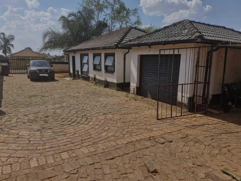 Three bedroom house for sale at The Orchards - Photo 9