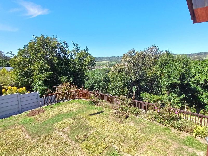 Tranqual family home with uninterupted views toward Nahoon Beach - Photo 10