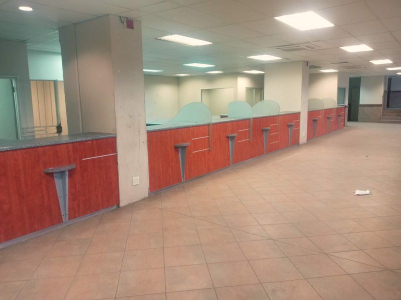 Prime 1,000 m2 Commercial Office Space To Let | Boksburg | Exceptional Business Address  Introduce your business to a prestigious, well-positioned - Photo 5