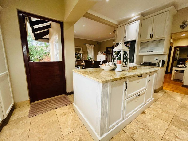 Hendra - Spacious 3-Bedroom Home with Pool, Garden & Home Office - Photo 2