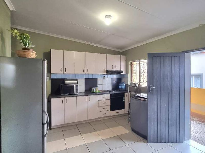 HOUSE FOR SALE KHOMASDAL - Photo 9