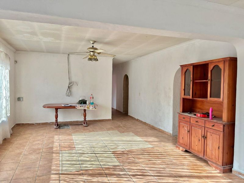 Fixer-Upper Awaits!  Three bedroom house with a potential flat and double garage fit 4 cars - Photo 8